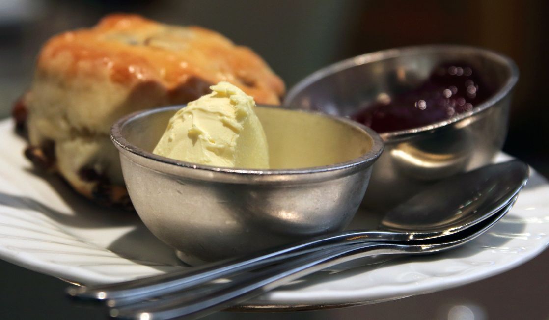 cream tea on a plate