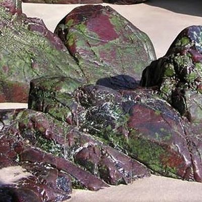 serpentine rocks at Kynanance Cove