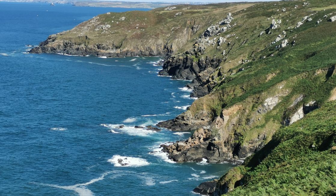 Rugged cliffs near Carn Naun